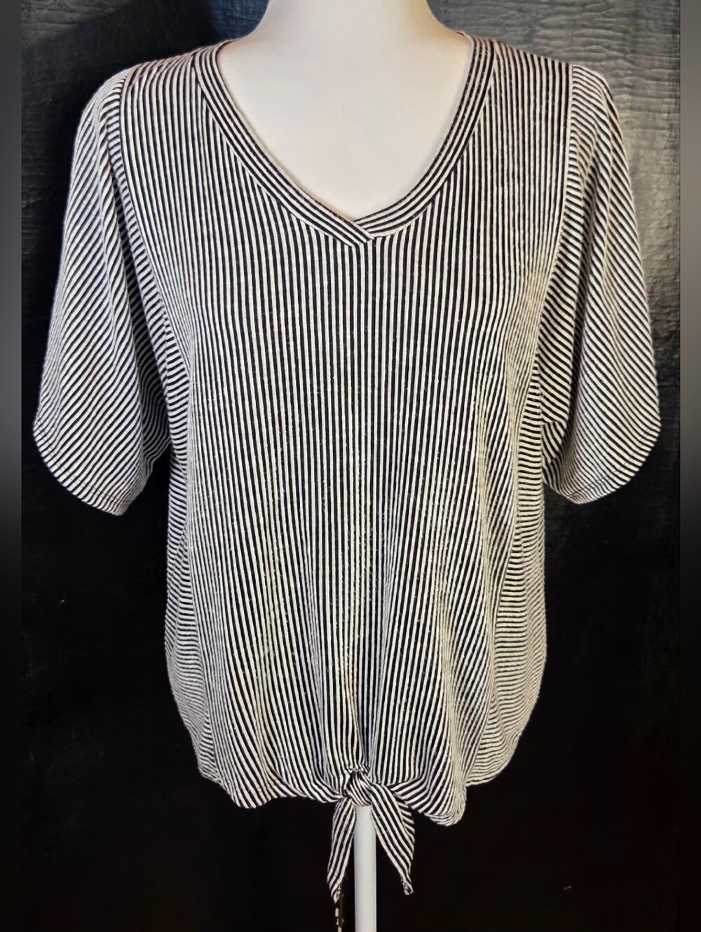 Gyft Black & White Striped V-Neck Tie-Front Tunic Top Size Medium